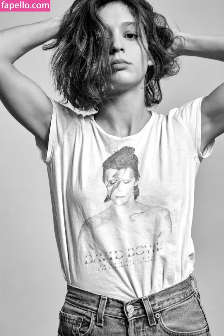 Lucie Bourdeu Onlyfans Photo Gallery 