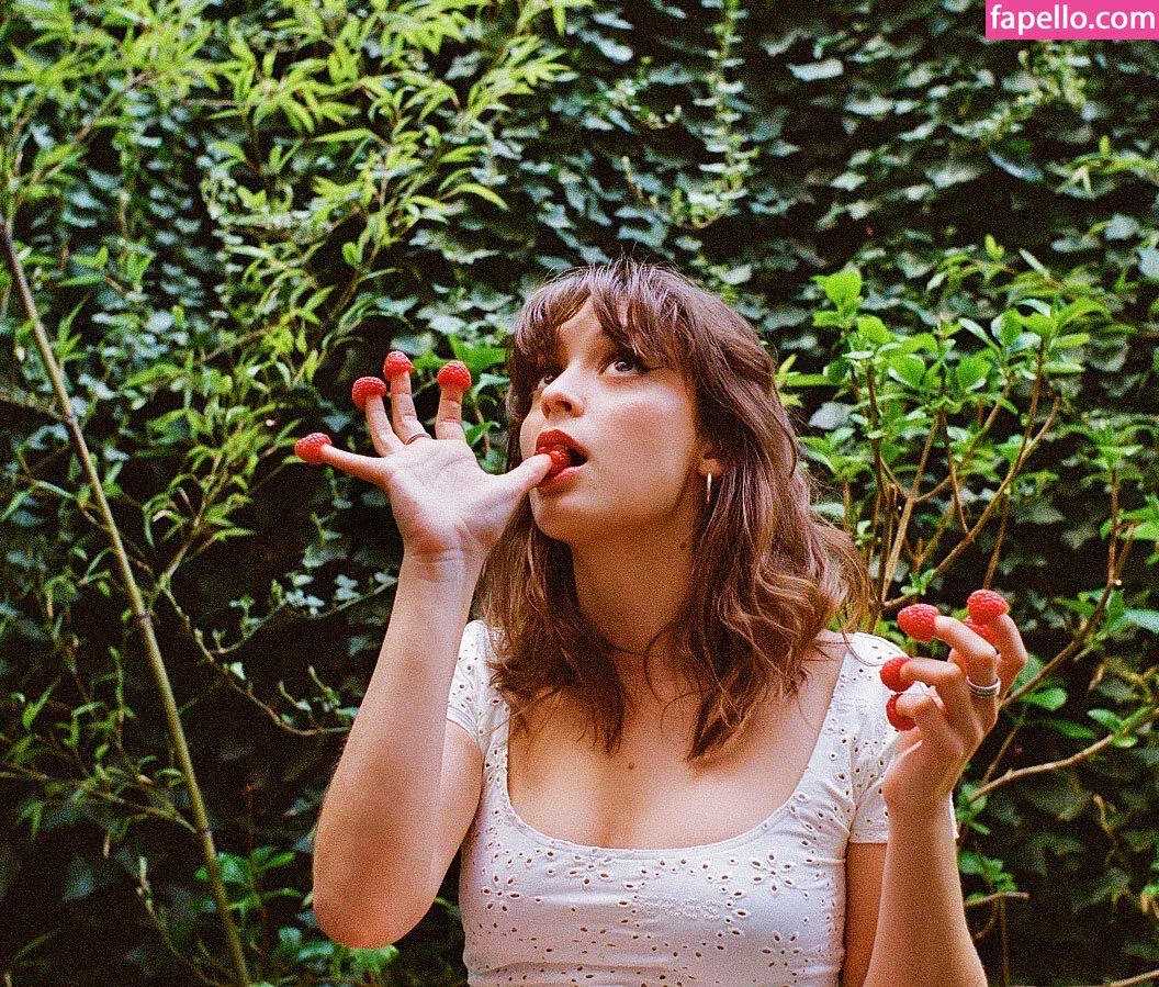 Lucie Bourdeu Onlyfans Photo Gallery 