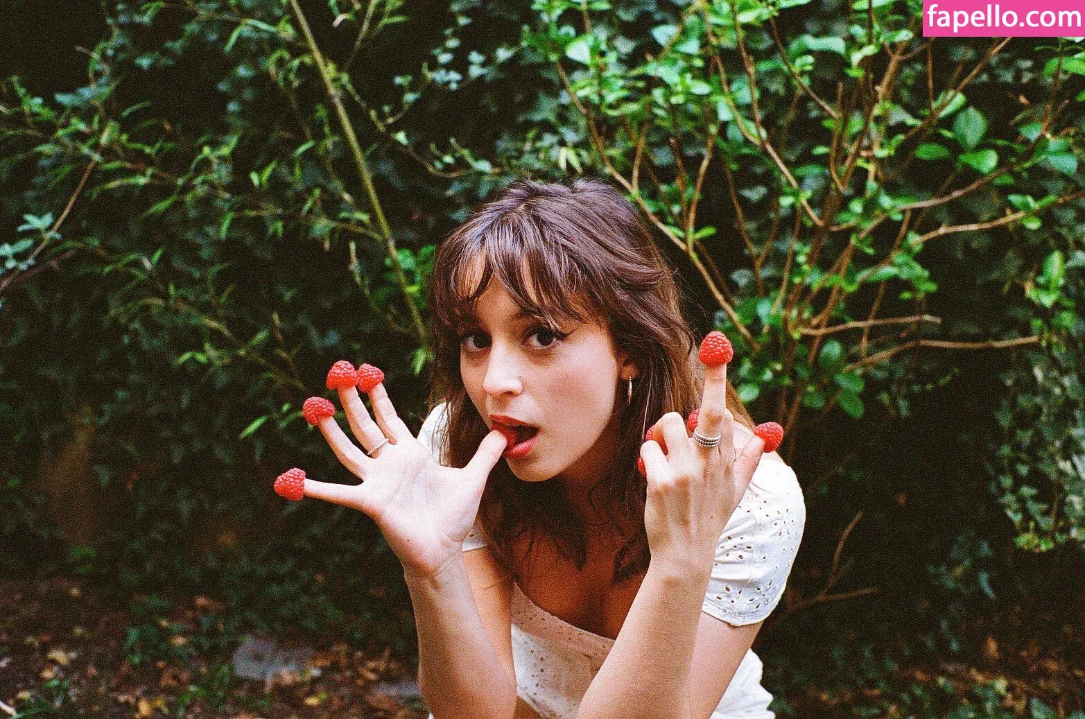 Lucie Bourdeu Onlyfans Photo Gallery 