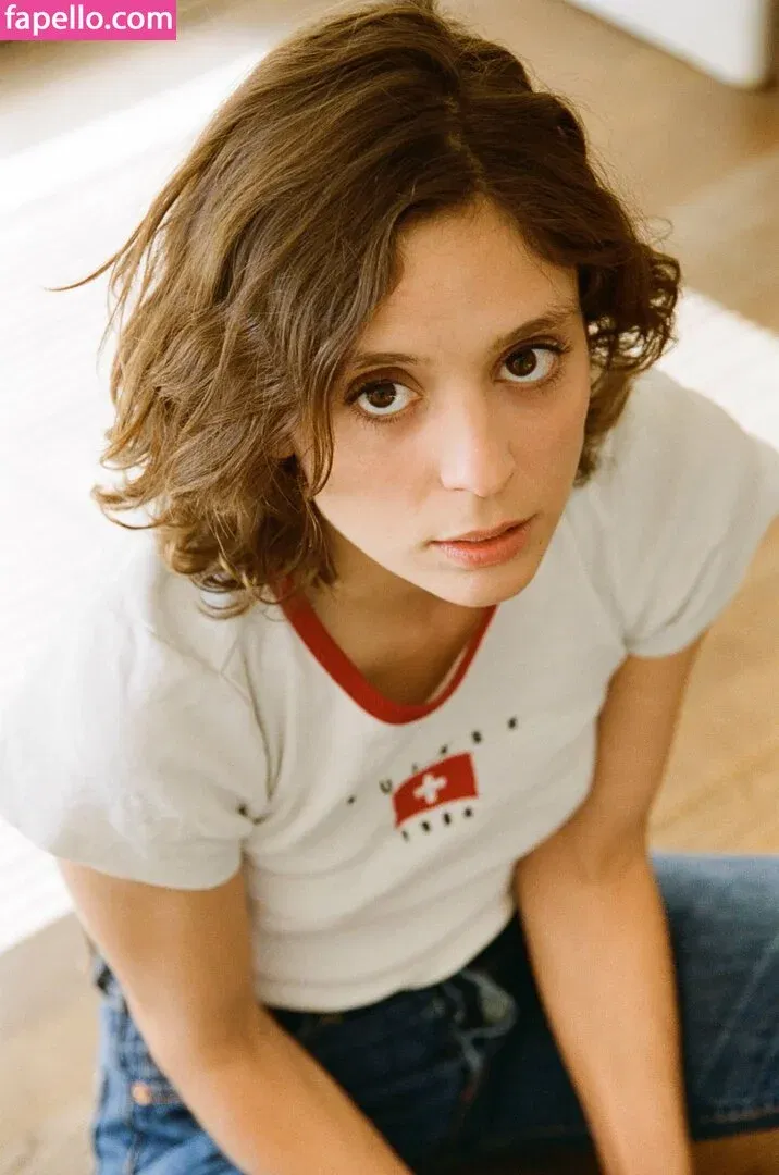 Lucie Bourdeu Onlyfans Photo Gallery 