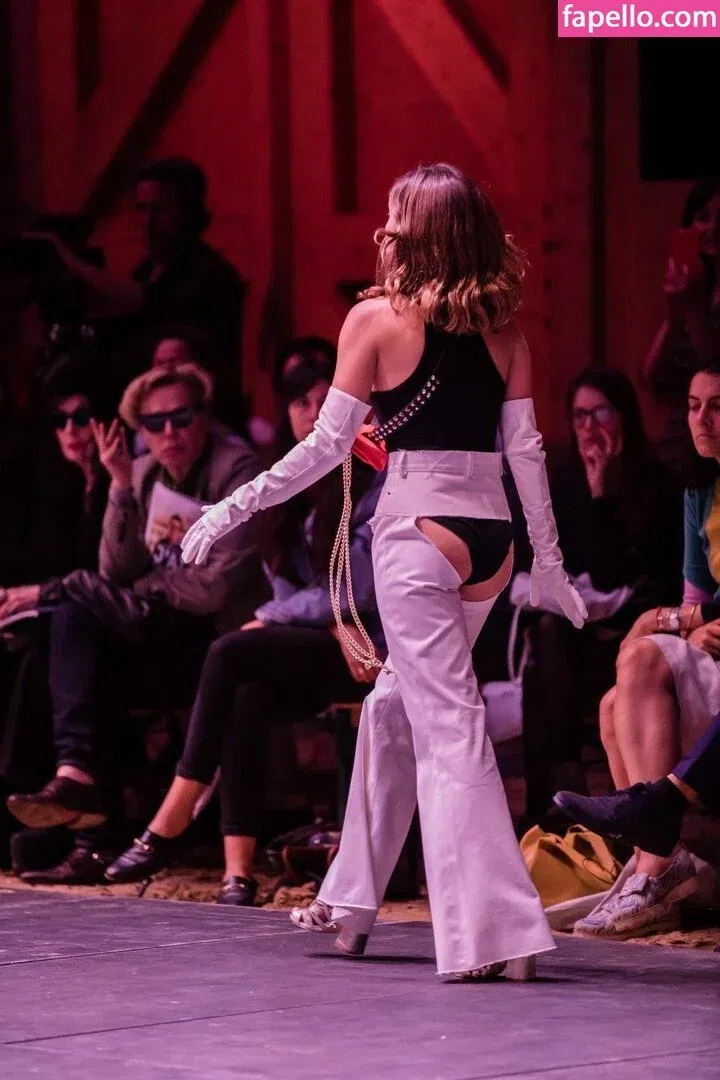 Lucie Bourdeu Onlyfans Photo Gallery 