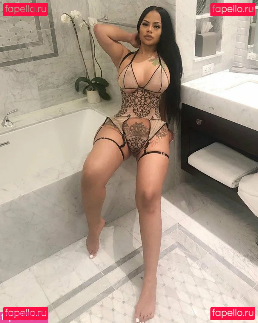 Strella Katt Onlyfans Photo Gallery 