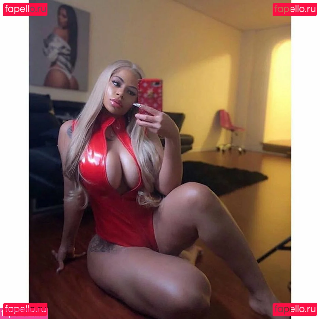 Strella Katt Onlyfans Photo Gallery 