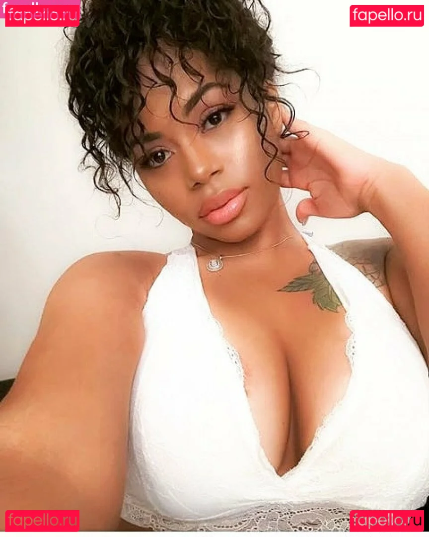 Strella Katt Onlyfans Photo Gallery 