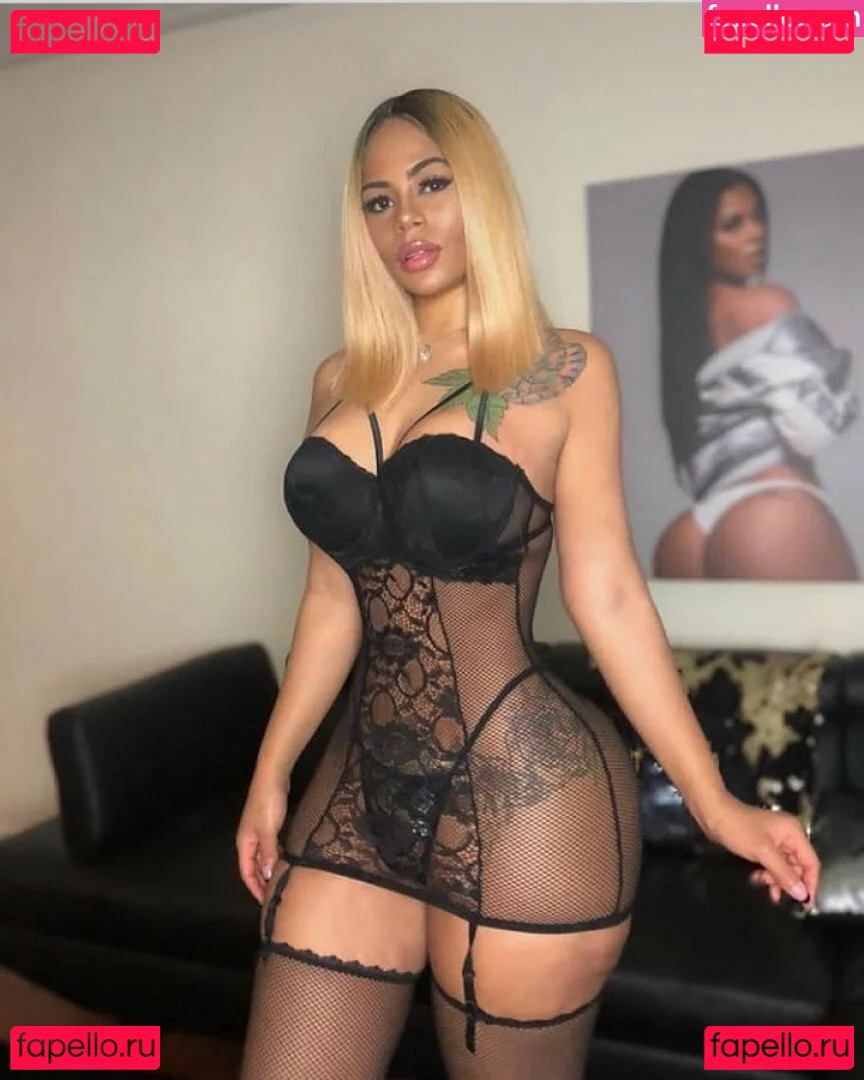 Strella Katt Onlyfans Photo Gallery 