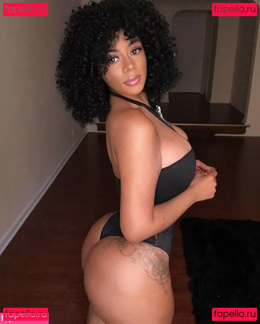 Strella Katt Onlyfans Photo Gallery 