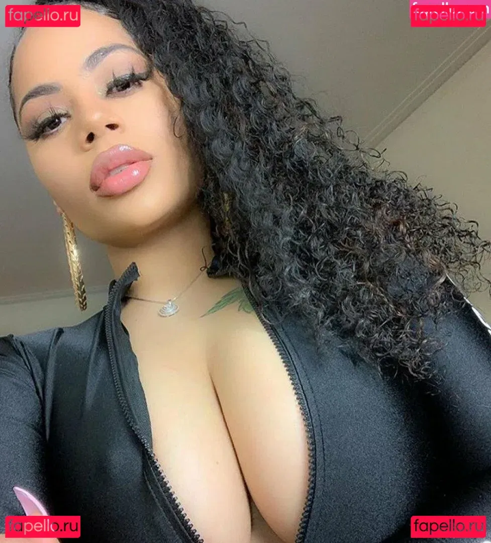 Strella Katt Onlyfans Photo Gallery 