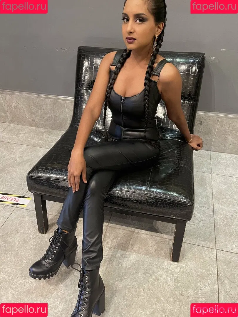 thequeentrish Onlyfans Photo Gallery 