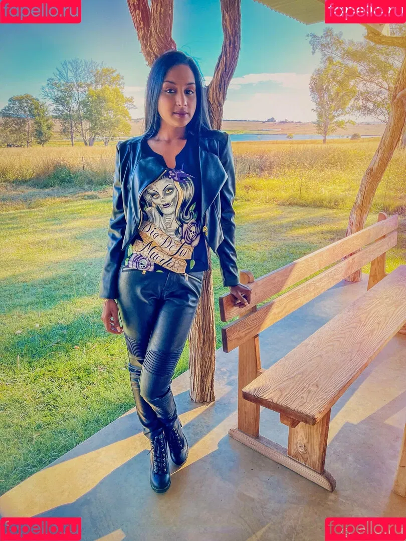 thequeentrish Onlyfans Photo Gallery 