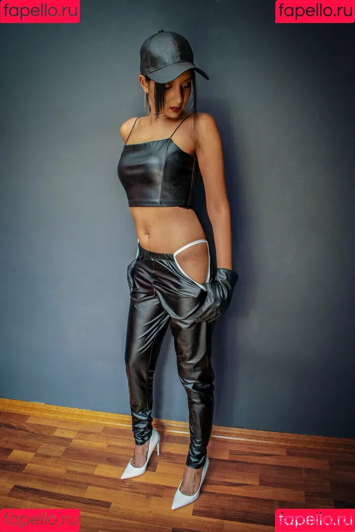 thequeentrish Onlyfans Photo Gallery 