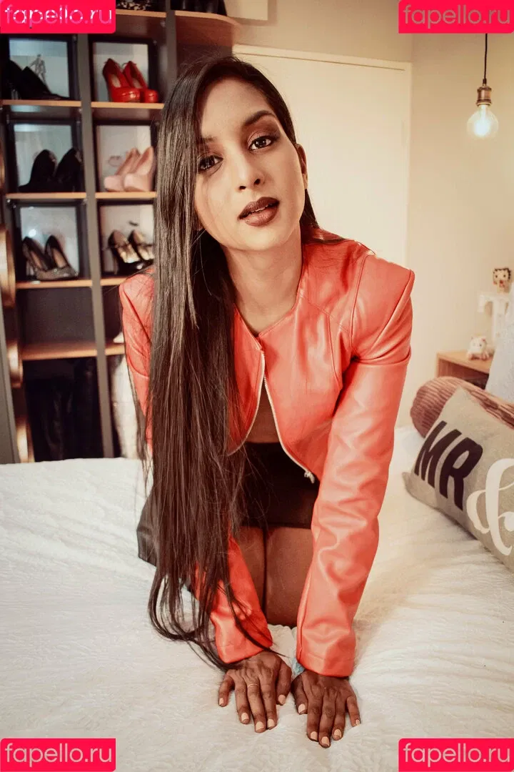 thequeentrish Onlyfans Photo Gallery 