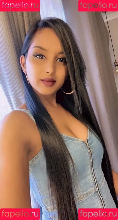 thequeentrish Onlyfans Photo Gallery 