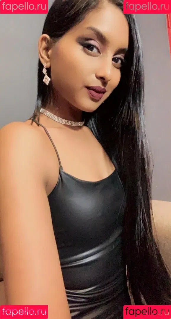 thequeentrish Onlyfans Photo Gallery 