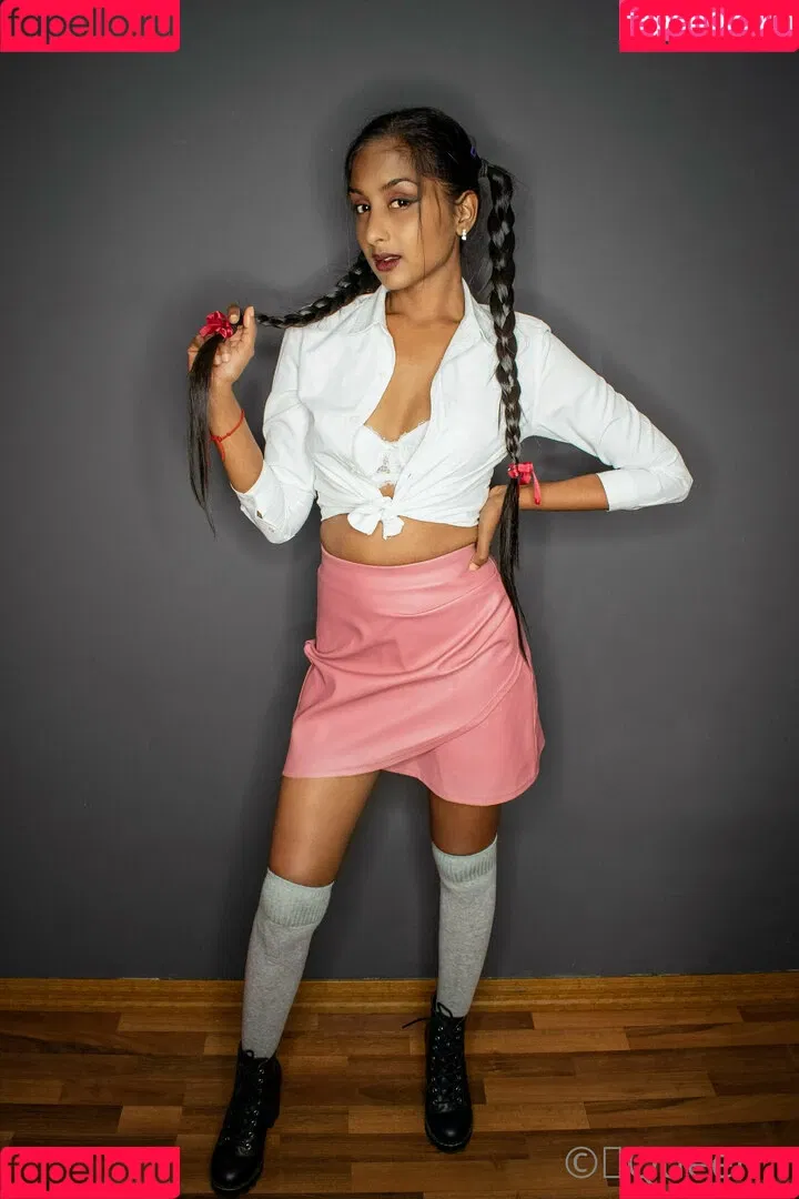 thequeentrish Onlyfans Photo Gallery 