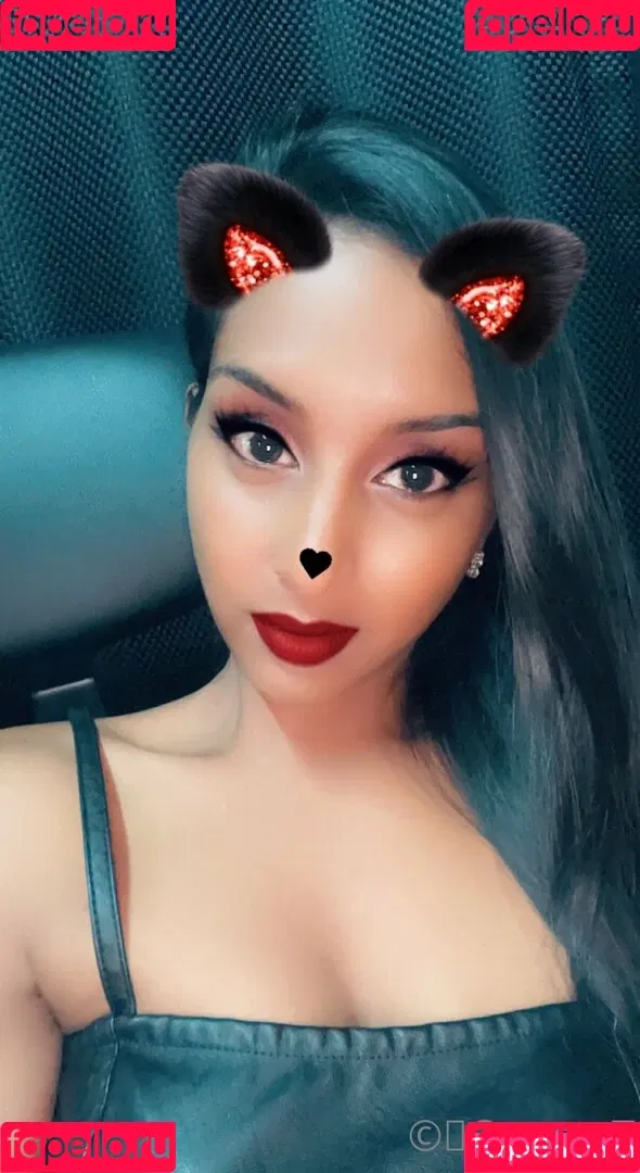 thequeentrish Onlyfans Photo Gallery 