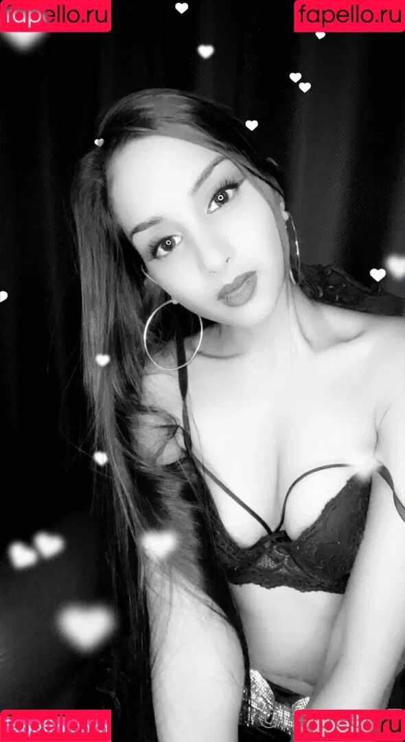 thequeentrish Onlyfans Photo Gallery 