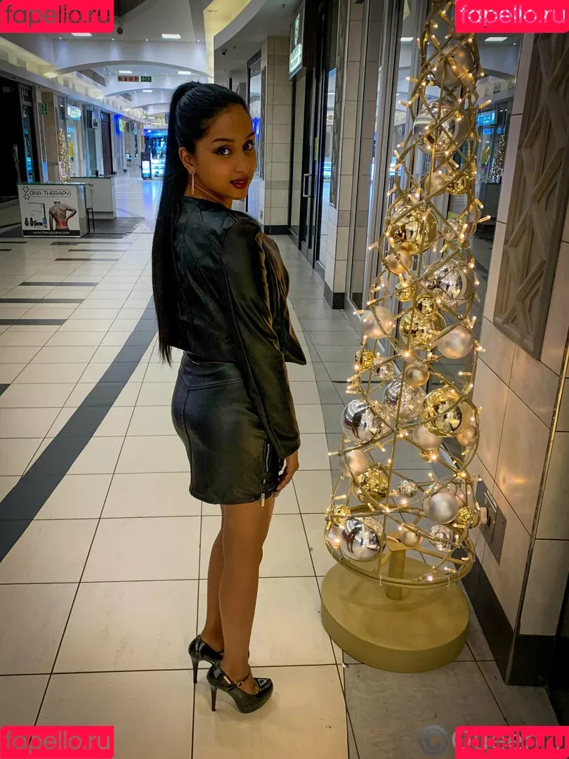thequeentrish Onlyfans Photo Gallery 