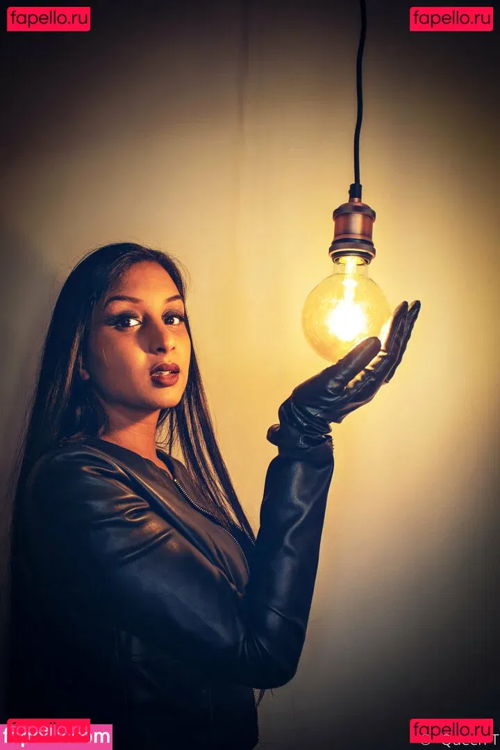 thequeentrish Onlyfans Photo Gallery 