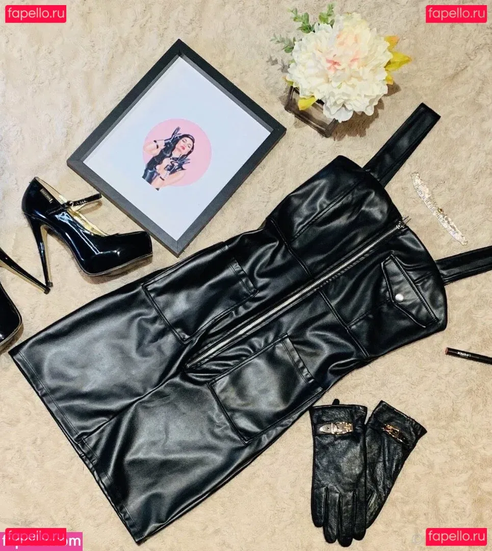 thequeentrish Onlyfans Photo Gallery 