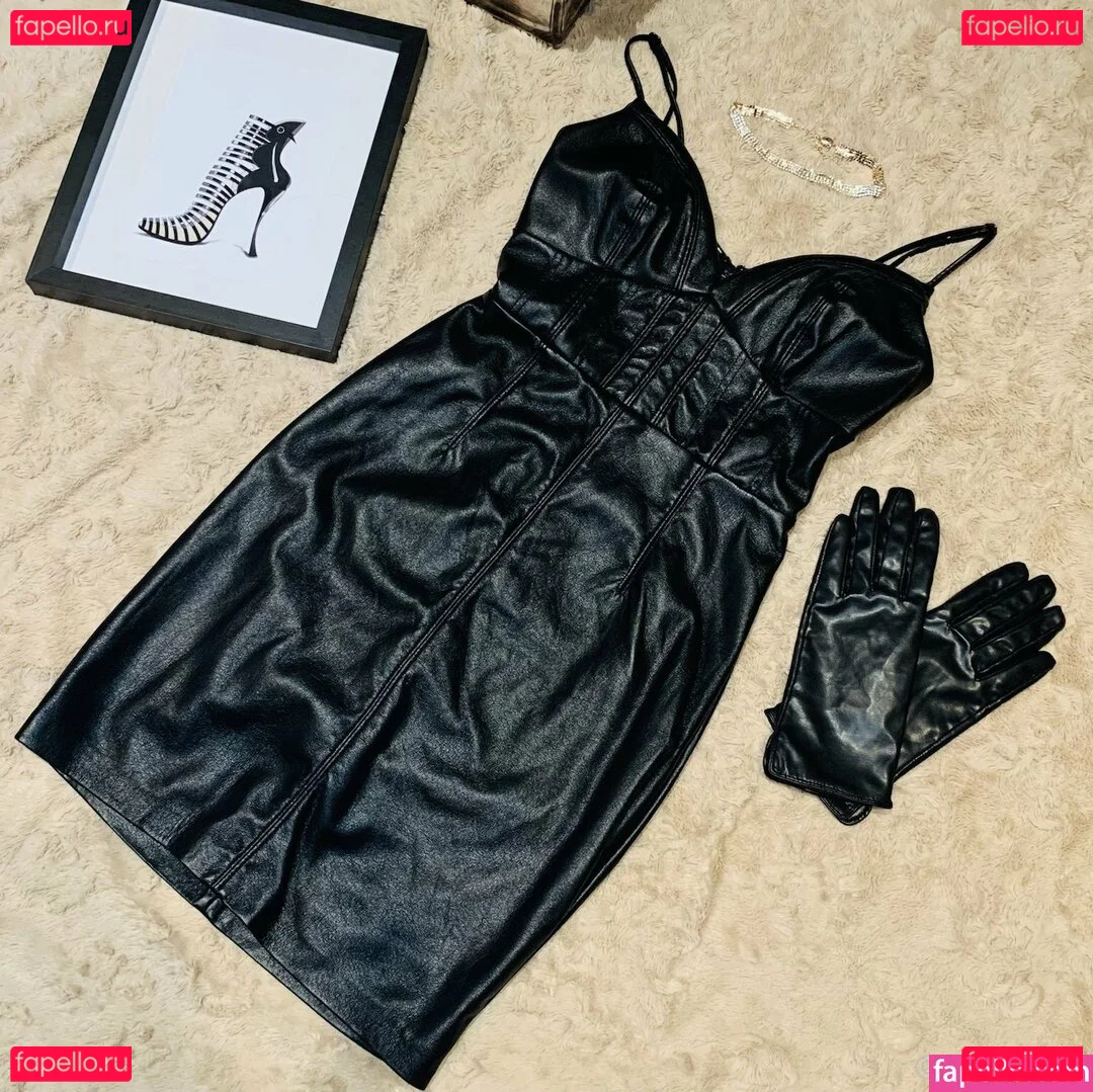 thequeentrish Onlyfans Photo Gallery 