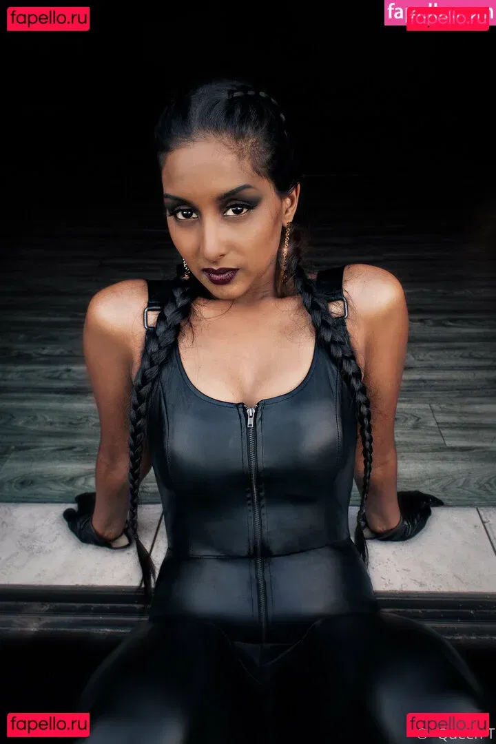 thequeentrish Onlyfans Photo Gallery 