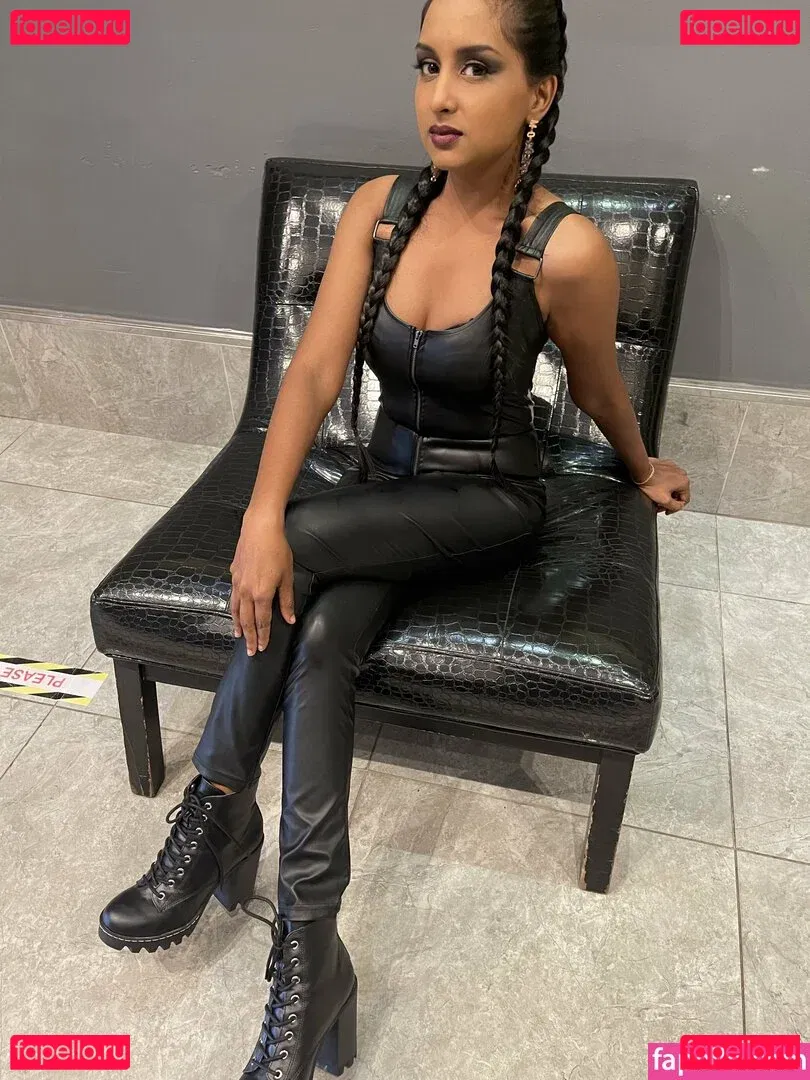 thequeentrish Onlyfans Photo Gallery 