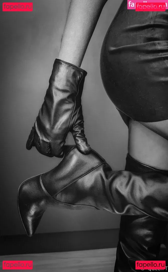 thequeentrish Onlyfans Photo Gallery 