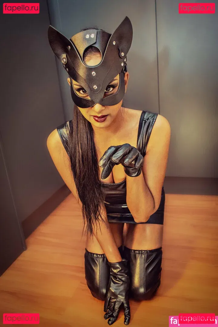 thequeentrish Onlyfans Photo Gallery 