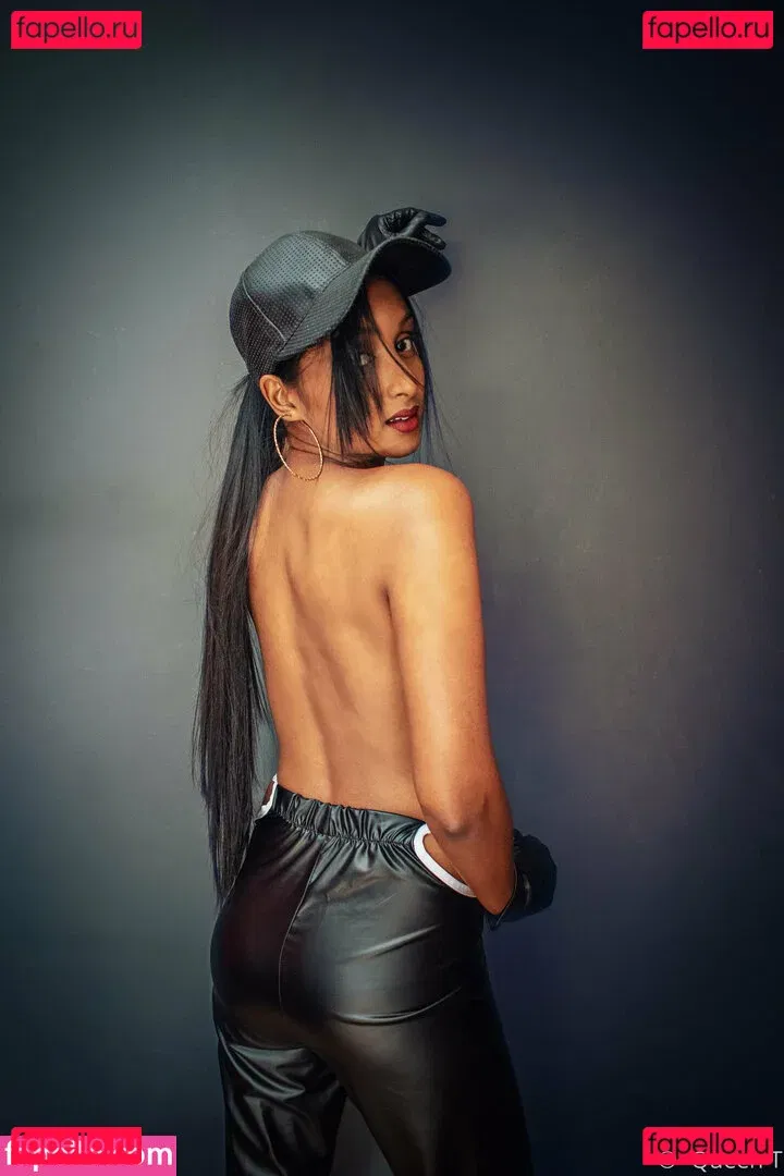 thequeentrish Onlyfans Photo Gallery 