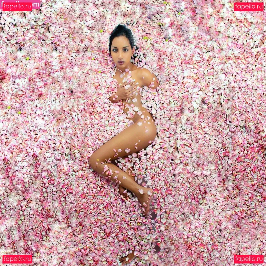 thequeentrish Onlyfans Photo Gallery 