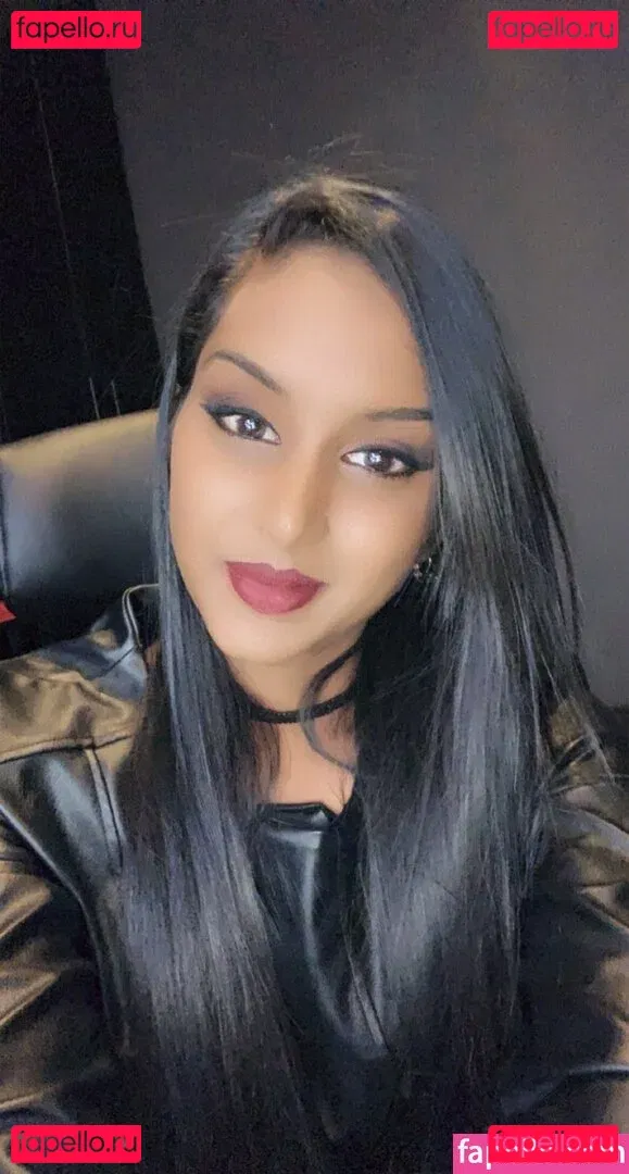 thequeentrish Onlyfans Photo Gallery 