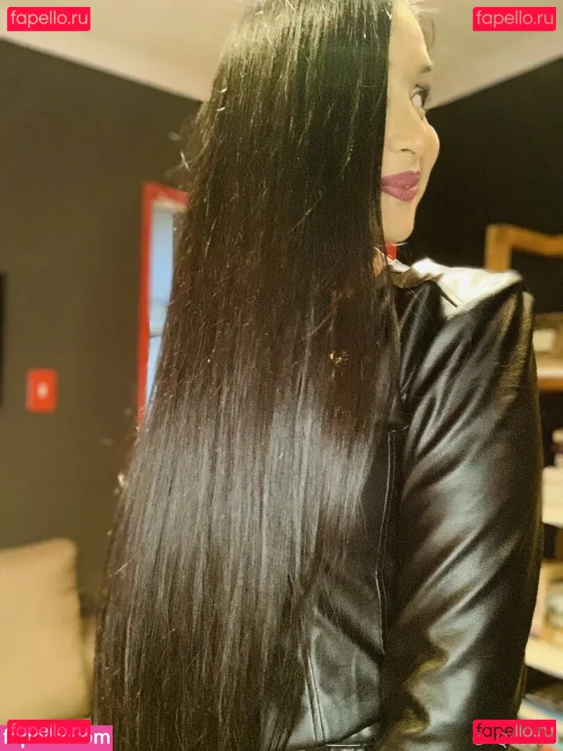 thequeentrish Onlyfans Photo Gallery 