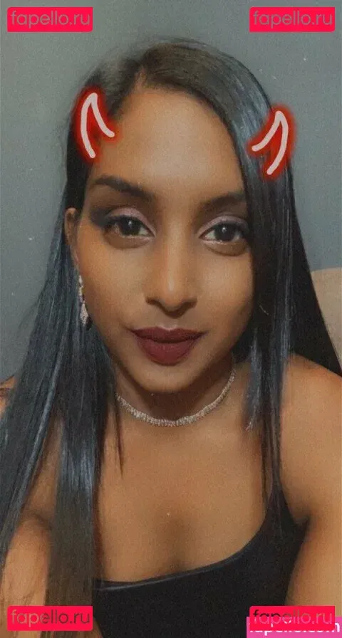 thequeentrish Onlyfans Photo Gallery 