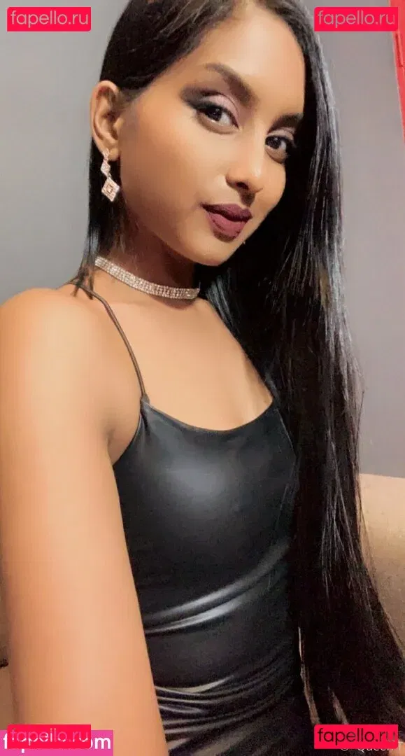 thequeentrish Onlyfans Photo Gallery 