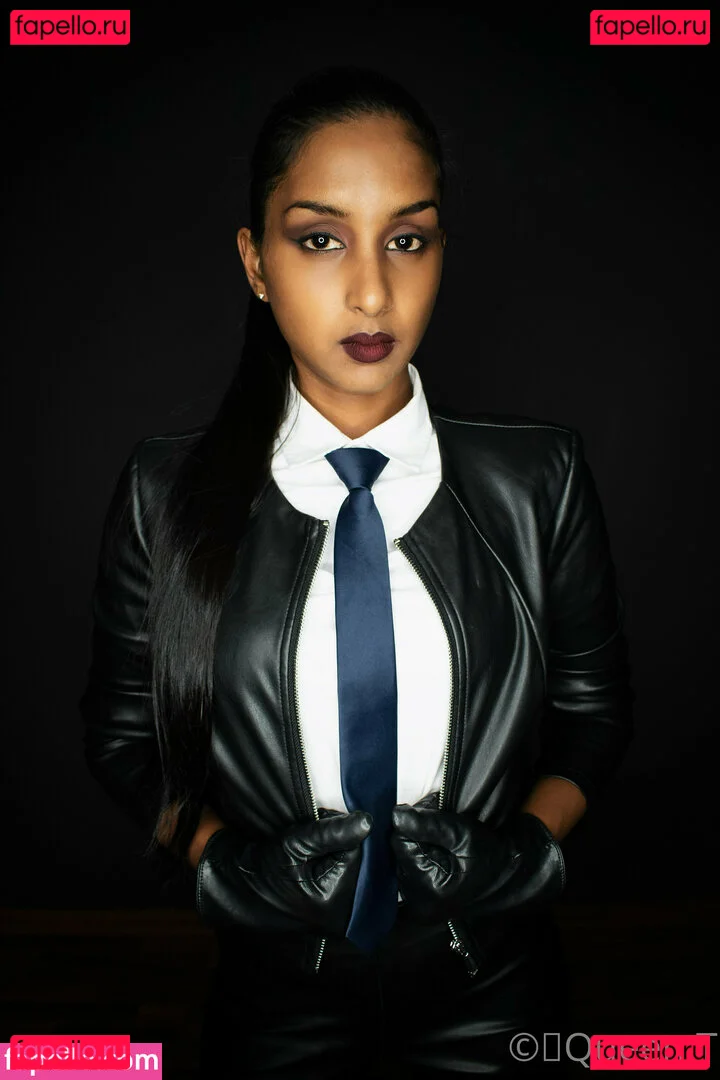 thequeentrish Onlyfans Photo Gallery 