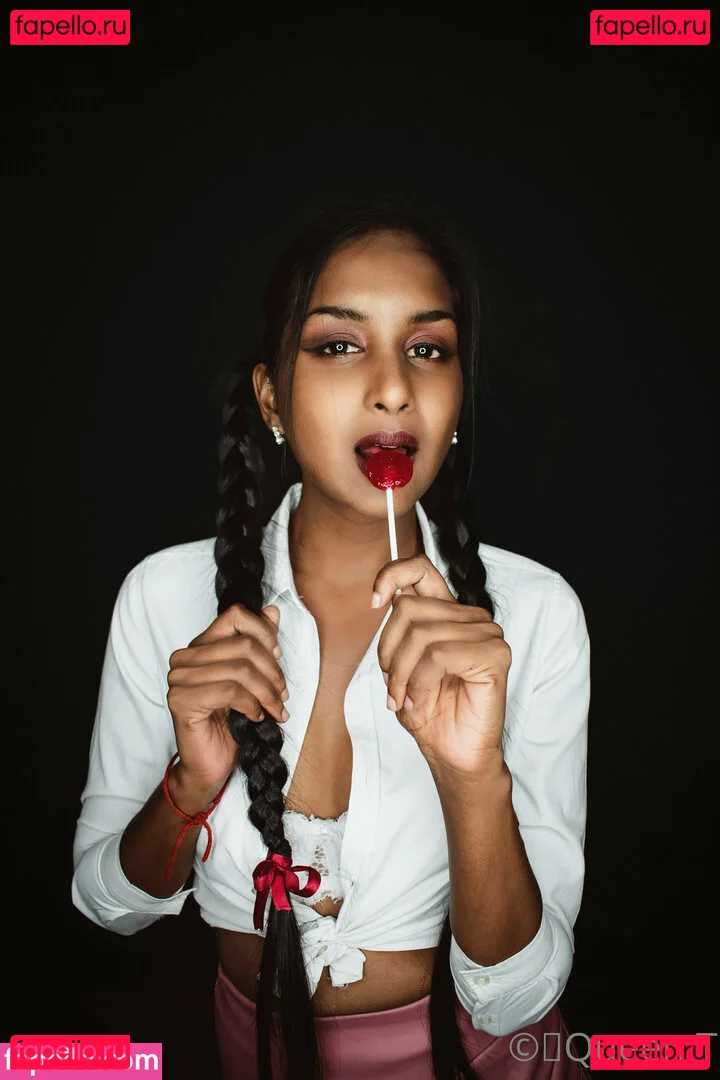 thequeentrish Onlyfans Photo Gallery 