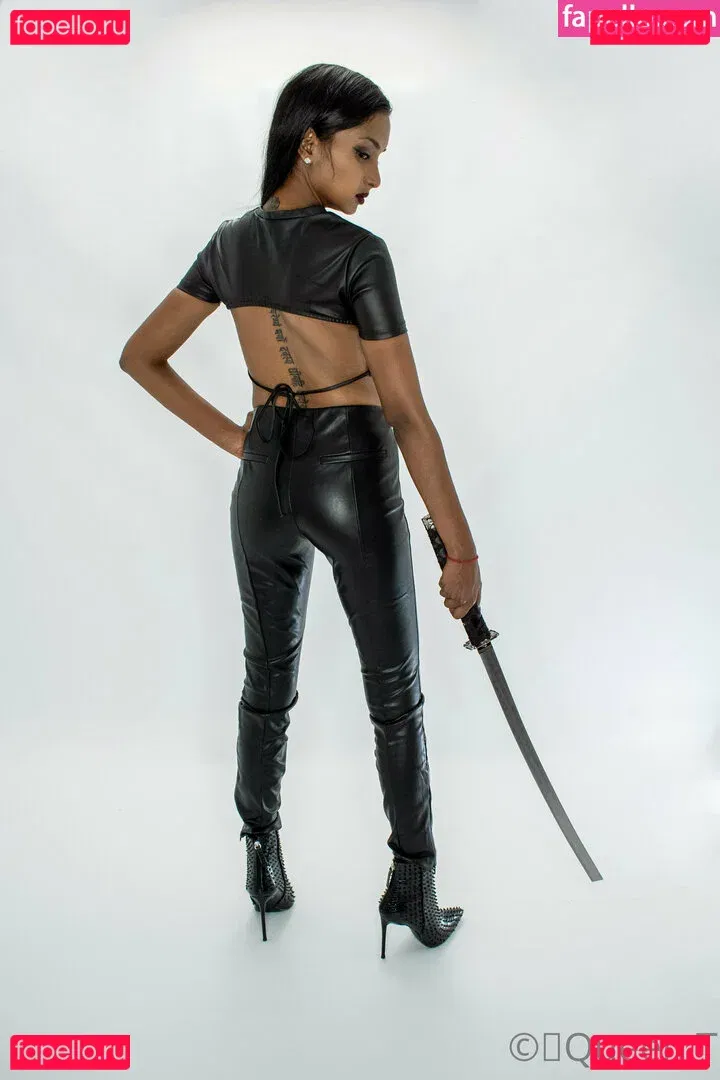 thequeentrish Onlyfans Photo Gallery 