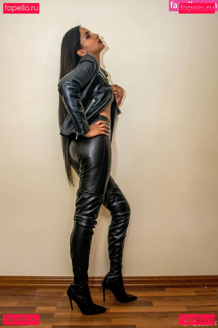 thequeentrish Onlyfans Photo Gallery 