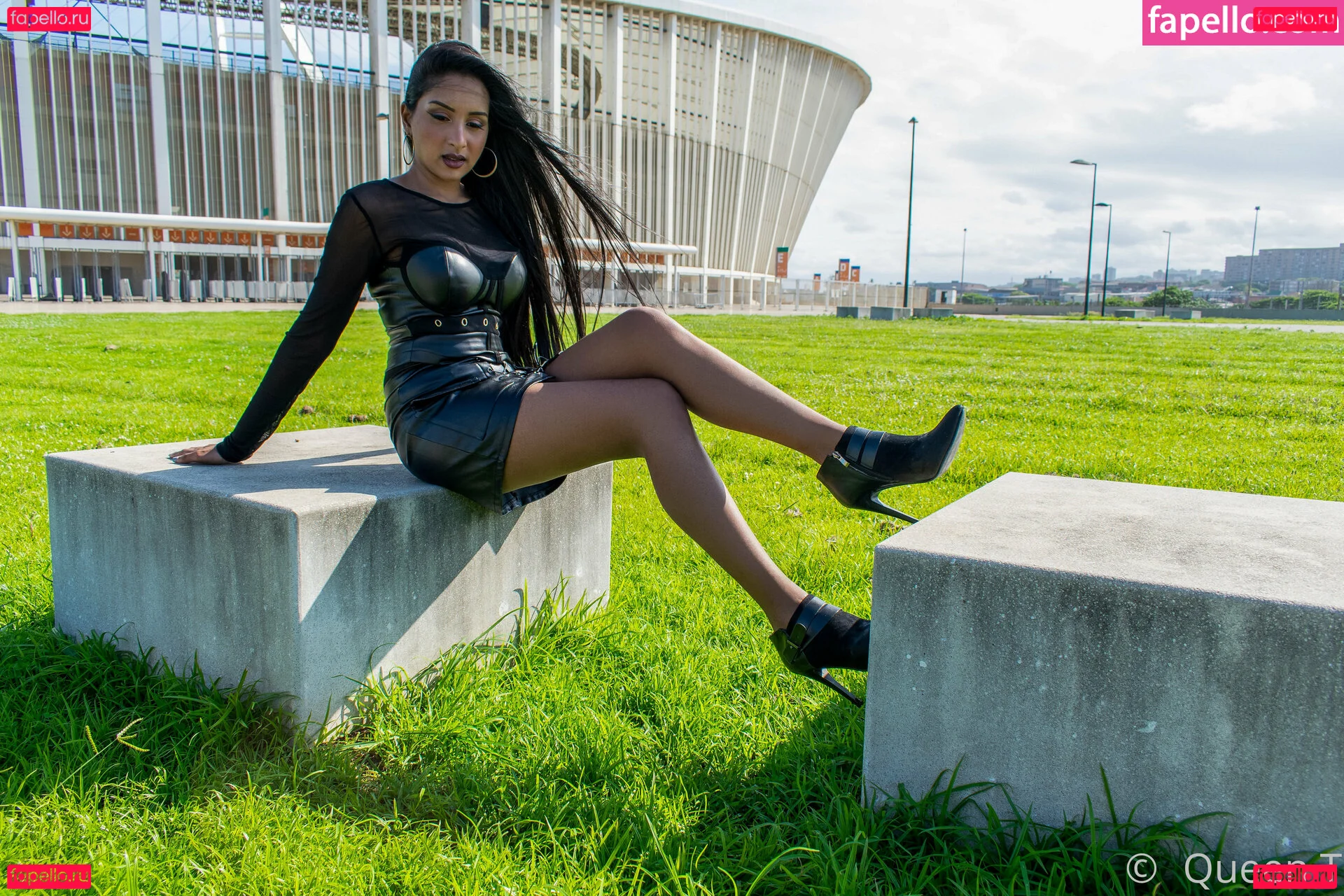 thequeentrish Onlyfans Photo Gallery 