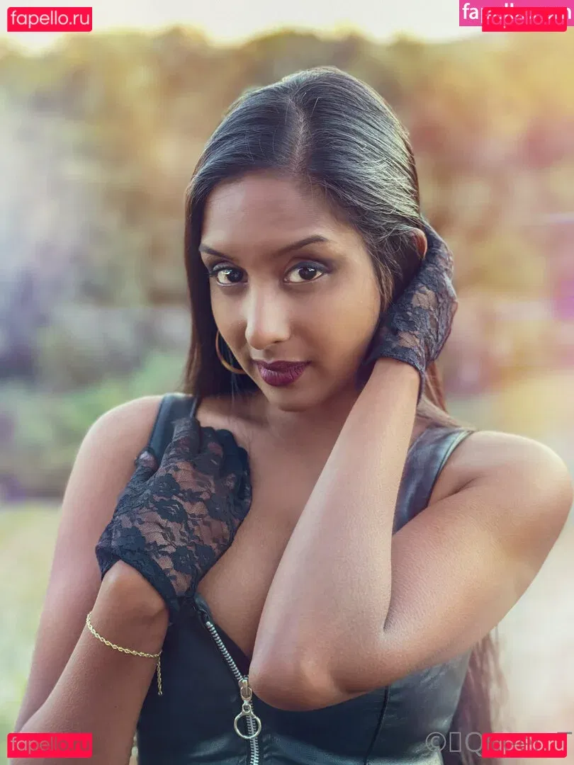 thequeentrish Onlyfans Photo Gallery 