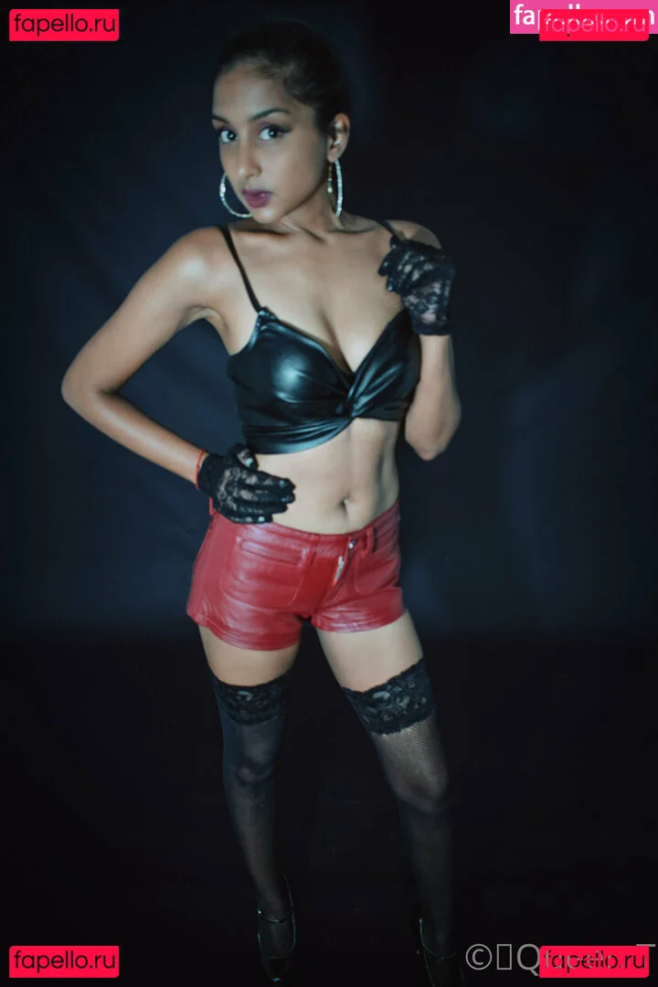 thequeentrish Onlyfans Photo Gallery 