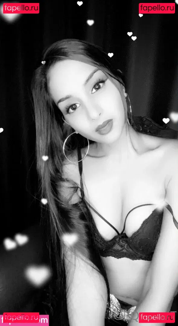 thequeentrish Onlyfans Photo Gallery 