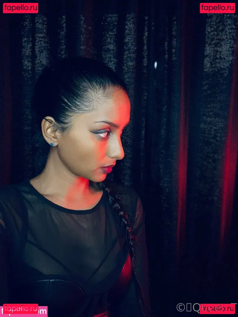 thequeentrish Onlyfans Photo Gallery 