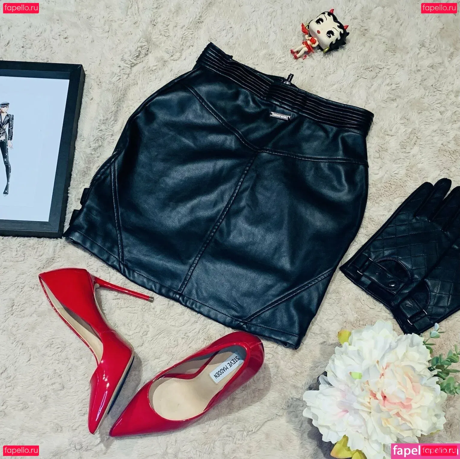 thequeentrish Onlyfans Photo Gallery 