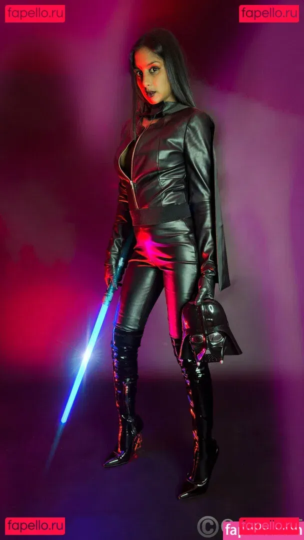 thequeentrish Onlyfans Photo Gallery 