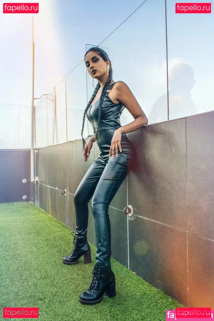 thequeentrish Onlyfans Photo Gallery 