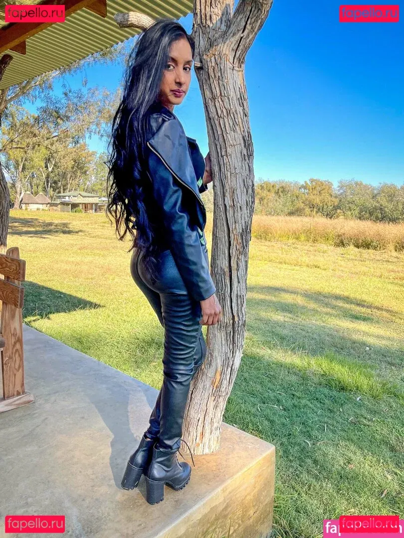 thequeentrish Onlyfans Photo Gallery 