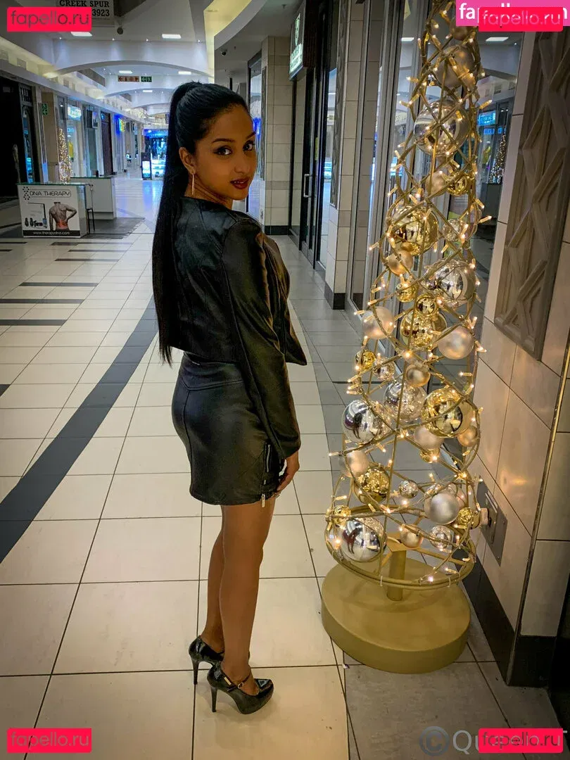 thequeentrish Onlyfans Photo Gallery 