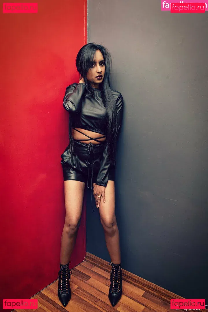 thequeentrish Onlyfans Photo Gallery 