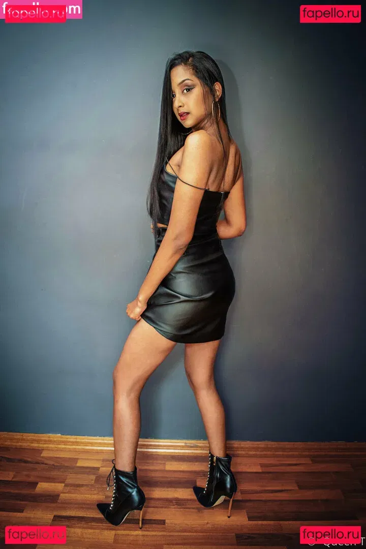 thequeentrish Onlyfans Photo Gallery 